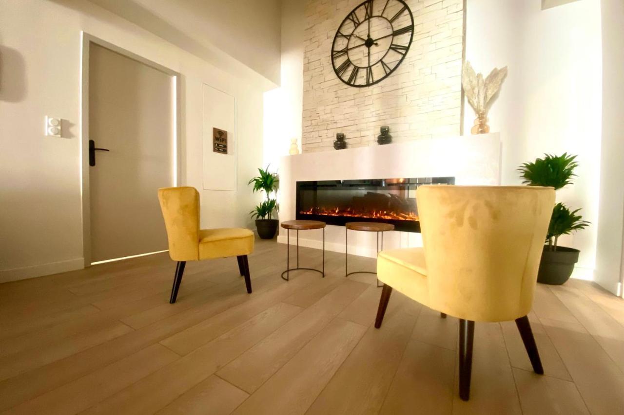 Le Loft - Bain Jacuzzi Et Sauna นีมส์ ภายนอก รูปภาพ
